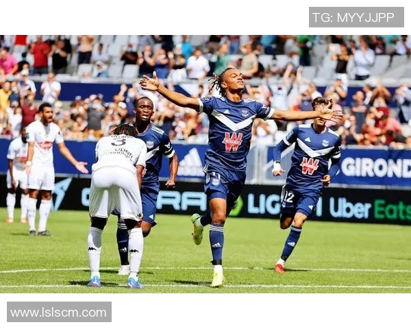 里昂与斯特拉斯的激烈对决揭示法甲赛季新动态与球队实力对比分析